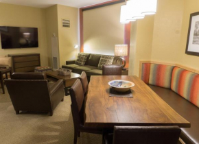 Updated Studio w Full Kitchen Spacious Living Room